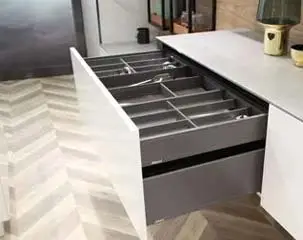 Làm thế nào để thiết kế lưu trữ nội bộ của tủ bếp bằng thép không gỉ