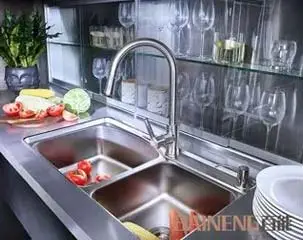 Làm thế nào về mặt bàn tủ bếp bằng thép không gỉ, nó có phải là một lựa chọn tốt cho nhà bếp?